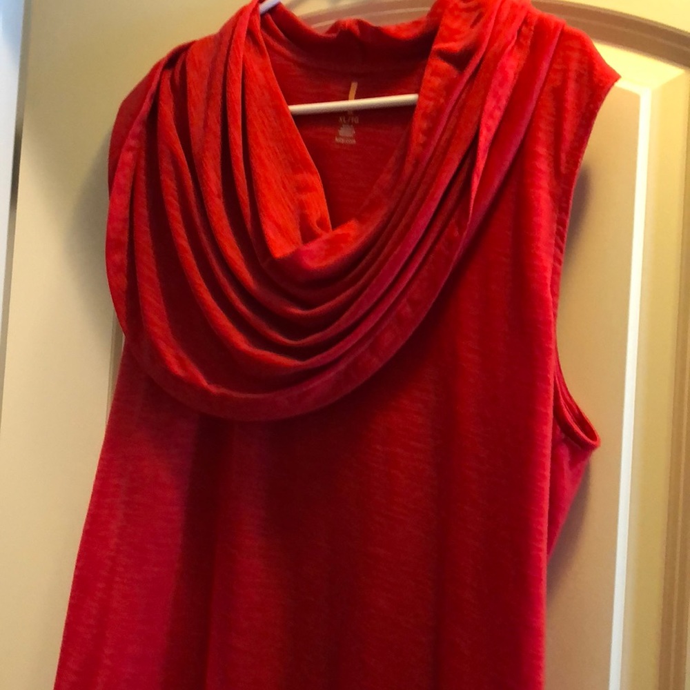 Lucy sleeveless red pullover